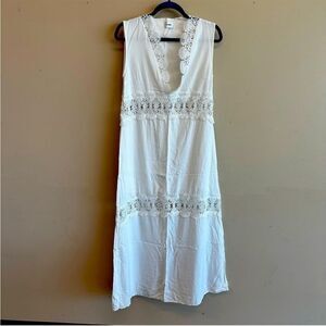 Suboo V Neck White Dress. Size 0. Embroidered  Floral Details
